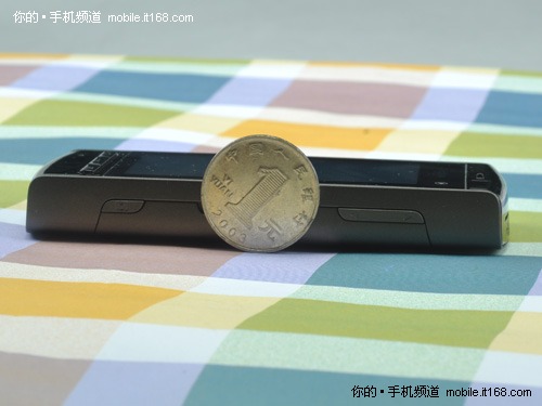 机身侧面、后盖细节解析