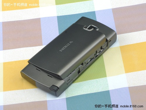 机身侧面、后盖细节解析