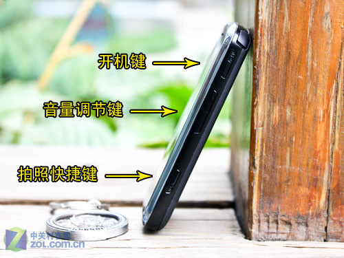 双卡设计+3.0吋屏 长待机摩托EX128评测