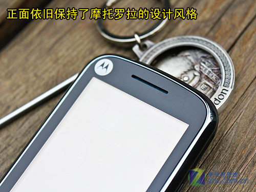双卡设计+3.0吋屏 长待机摩托EX128评测