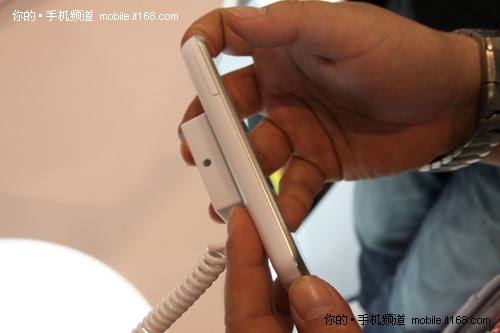 [2010通信展]Android2.2 华为U8800亮相
