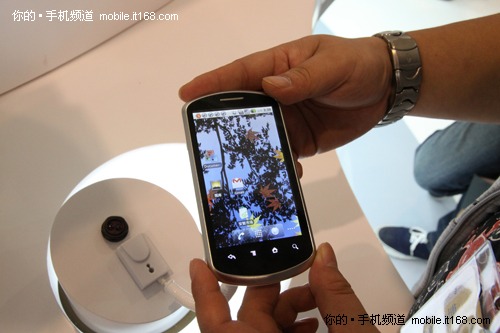 [2010通信展]Android2.2 华为U8800亮相