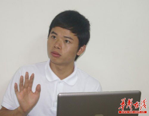 男子自称“小月月”策划者 称把网民当猴耍