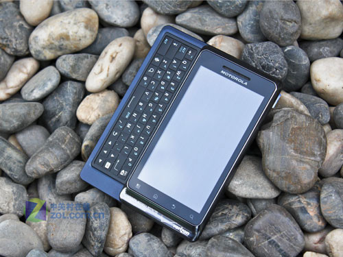 东家Verizon DROID 2WE/Merge即将上市 