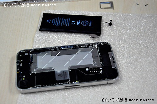 变身白色版 iPhone 4真机拆解图(上)