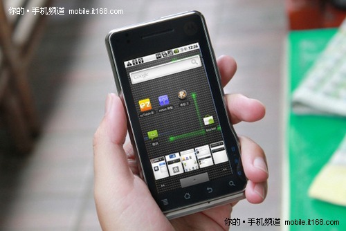 不对称之美:摩托罗拉XT701