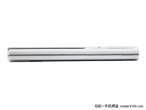 海信E300在机身细节处: