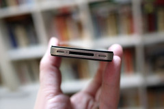 迫于行货上市 苹果iPhone 4再降100元 