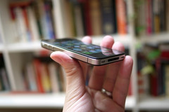 迫于行货上市 苹果iPhone 4再降100元 