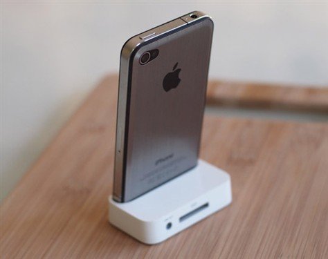 阳刚本色 iPhone 4金属拉丝后壳现身