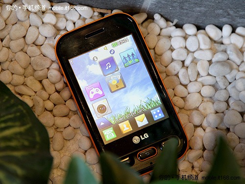 LG T320