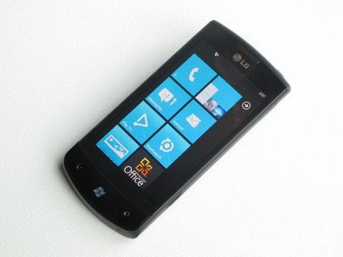 首款WP7新机LG Optimus 7港行开卖 定价4280元