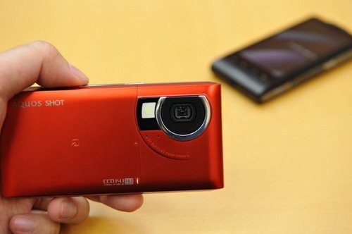 3倍光变  夏普两款1410万像素手机登场