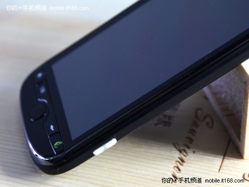 myTouch 4G机身周边细节