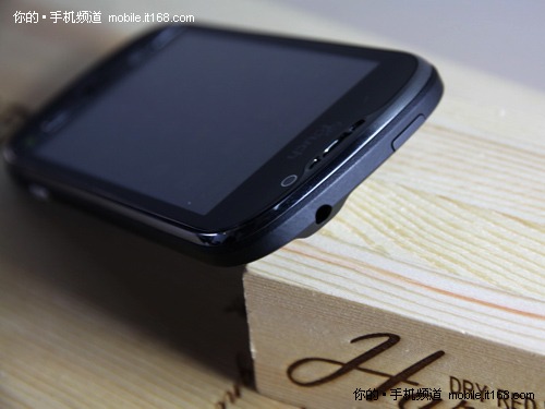 myTouch 4G机身周边细节