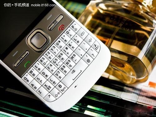 直板商务智能机 诺基亚E5特价仅售1400