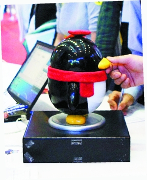 能播报新闻的小Ｑ机器人