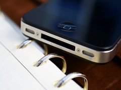 依然高端 港版32GB苹果iPhone 4首跌50 