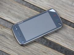 S60机皇威风不减 诺基亚N97行货2790元 