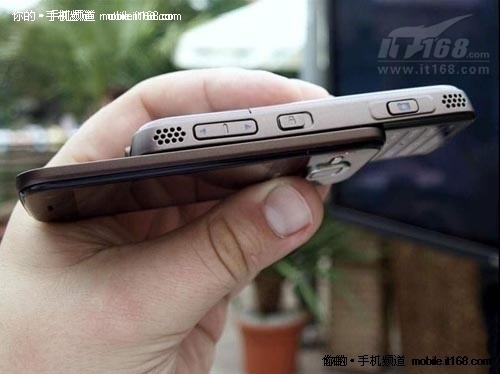 经典一降到底 诺基亚N85抢购价1500元