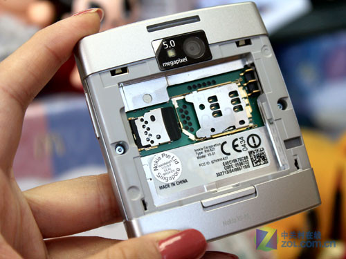 500W+S60滑盖方块造型 诺基亚X5-01图赏