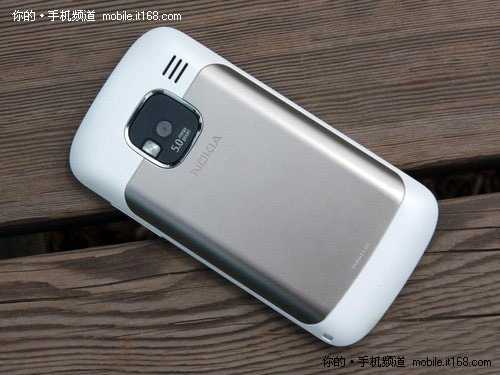 商务智能引领风潮 诺基亚E5售价1480元