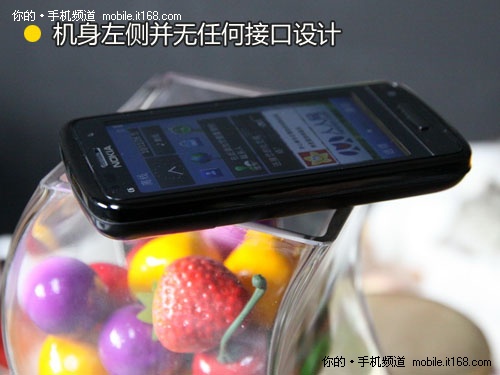周边接口:MicroS最大支持32GB扩展