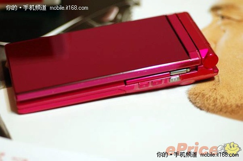 富士通F-01C手机：1300万像素三防新机