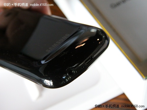 谷歌Nexus S机身细节设计+四周接口设计