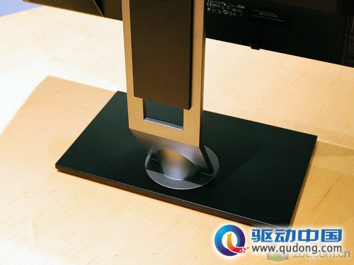 新老机皇交接? 戴尔两款30大屏液晶PK