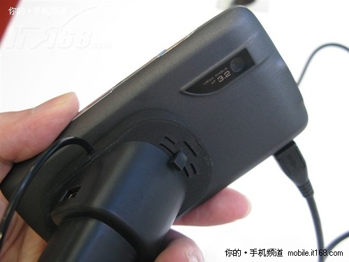 轻薄锐利刀锋：中兴 V880