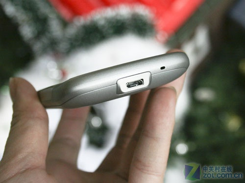 将Android冷酷到底 银色HTC Desire图赏 