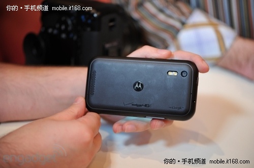 摩托4G旗舰Droid Bionic 真机赏析