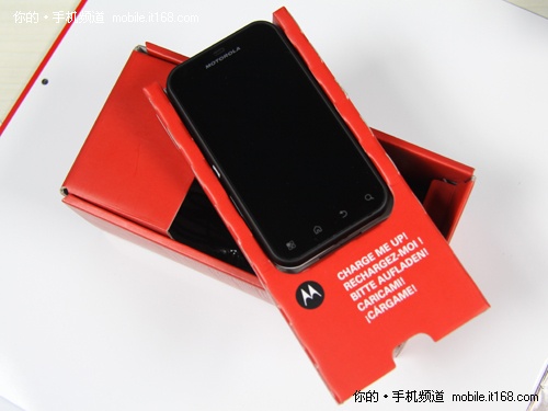 摩托罗拉三防机Defy开箱照及配件