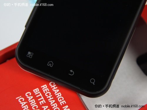 摩托罗拉Defy机身细节+四周接口设计 