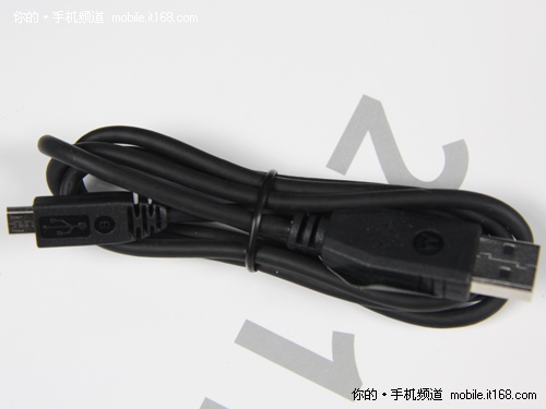 摩托罗拉三防机Defy开箱照及配件