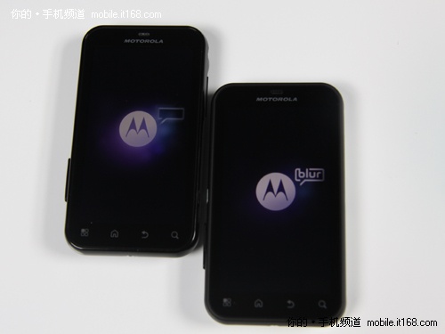 摩托罗拉&ldquo;熊猫版&rdquo;Defy PK 小黑