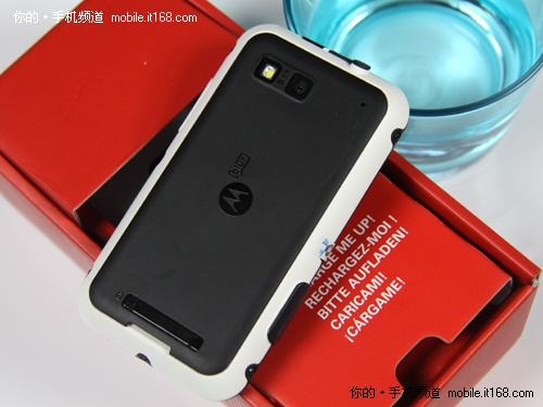 摩托罗拉三防机Defy开箱照及配件