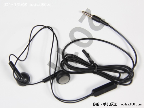 摩托罗拉三防机Defy开箱照及配件