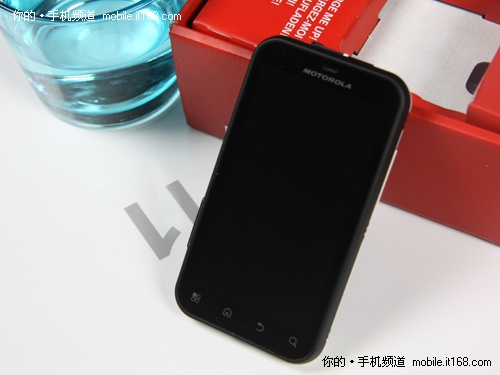 黑白双雄 摩托三防DEFY熊猫版开箱赏析