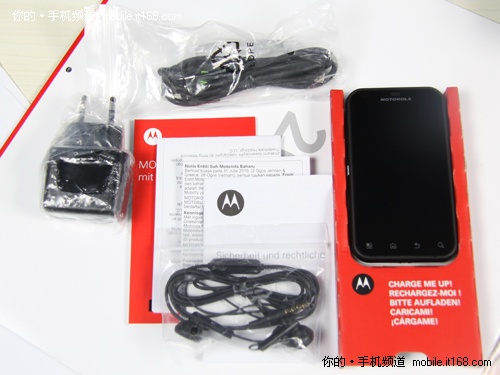 摩托罗拉三防机Defy开箱照及配件
