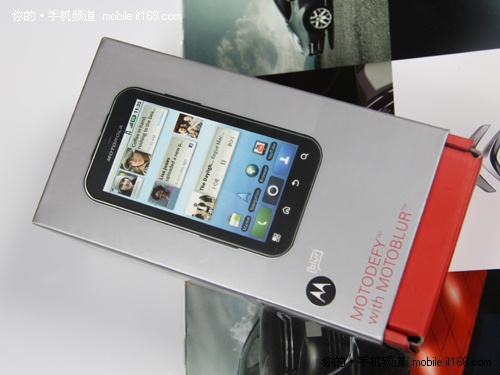 黑白双雄 摩托三防DEFY熊猫版开箱赏析