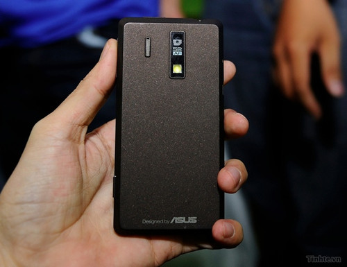 MWC2011见 华硕首款WP7机型E600多图秀