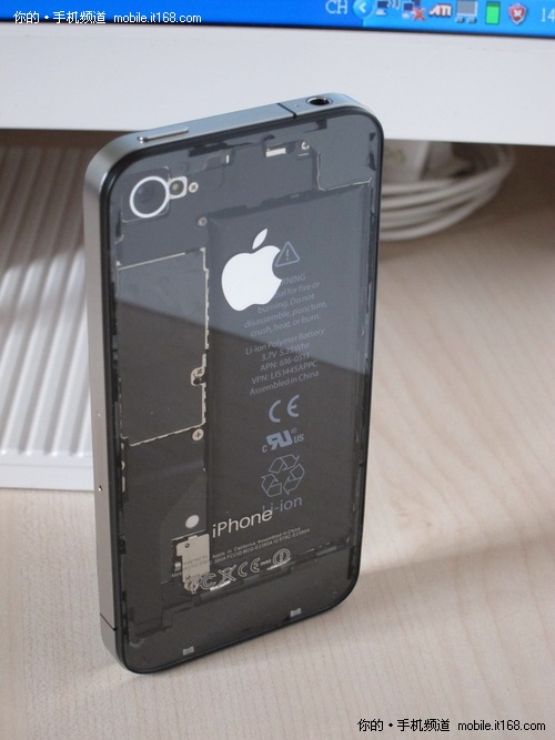 白色iPhone4是浮云 果粉DIY透明壳给力!