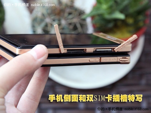 Android双网双屏 三星W899手机图赏(三)