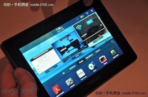 性能不输iPad2 黑莓PlayBook体验视频
