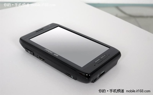 1.6GHz/Win7系统 真正电脑手机W3抢先看