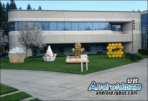谷歌总部图腾广场新加入Android蜂巢雕塑