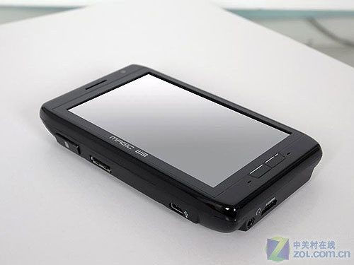 产自AdvanceTC 首款Win7+Atom手机亮相