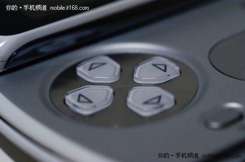索爱白色Xperia Play图赏